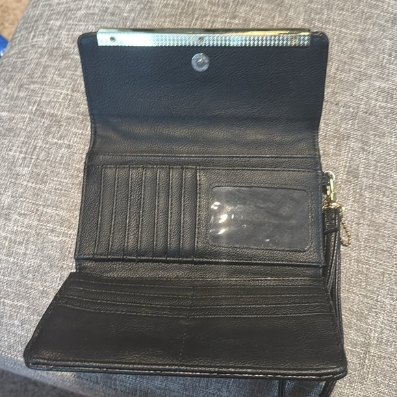 Steve Madden Black and Gold Quilted Wristlet - Picture 4 of 7